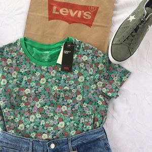 Levi's tee Women's NEW M NWT